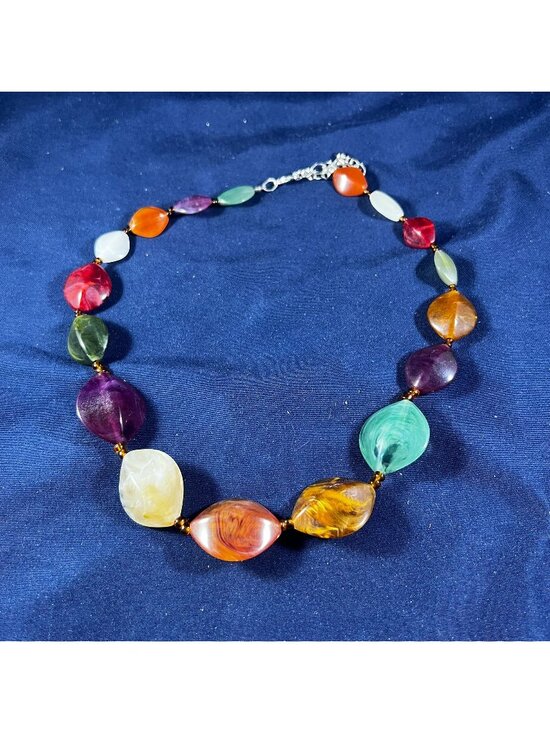 Jewelry - Multicolor Leaf-Shaped Beaded Necklace With Adjustable Lobster Clasp Chain